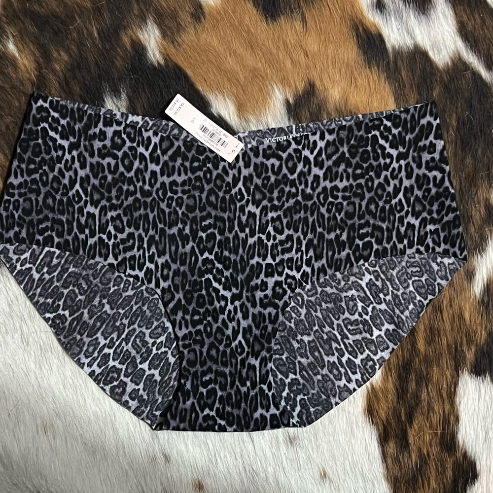 Victorias Secret No Show Hiphugger Panties Leopard Print Large NWT